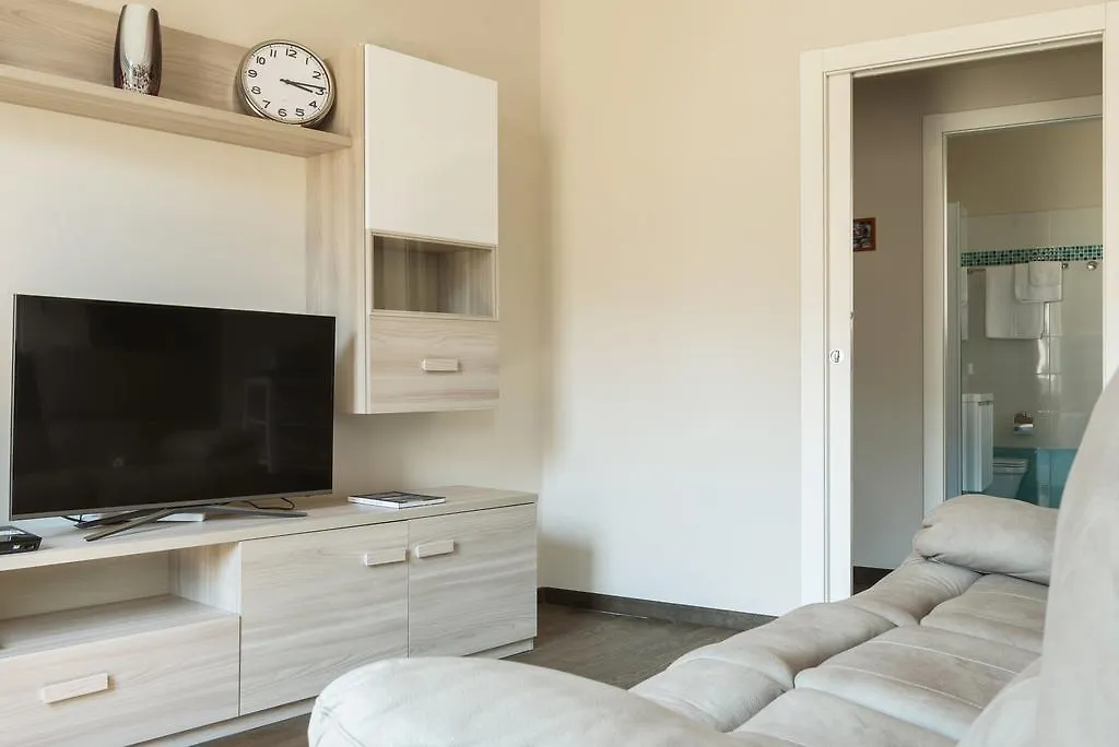 Apartment Numero Due Piazza Mazzini - Bymyhomeincomo Italy