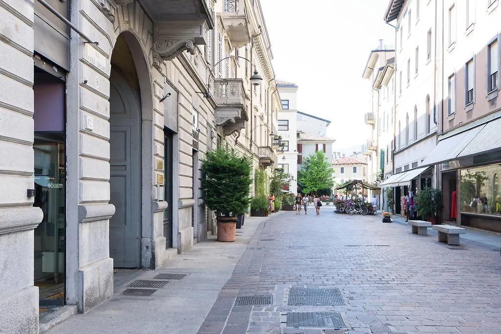 Apartment Numero Due Piazza Mazzini - Bymyhomeincomo