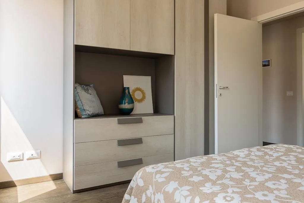 Numero Due Piazza Mazzini - Bymyhomeincomo Apartment